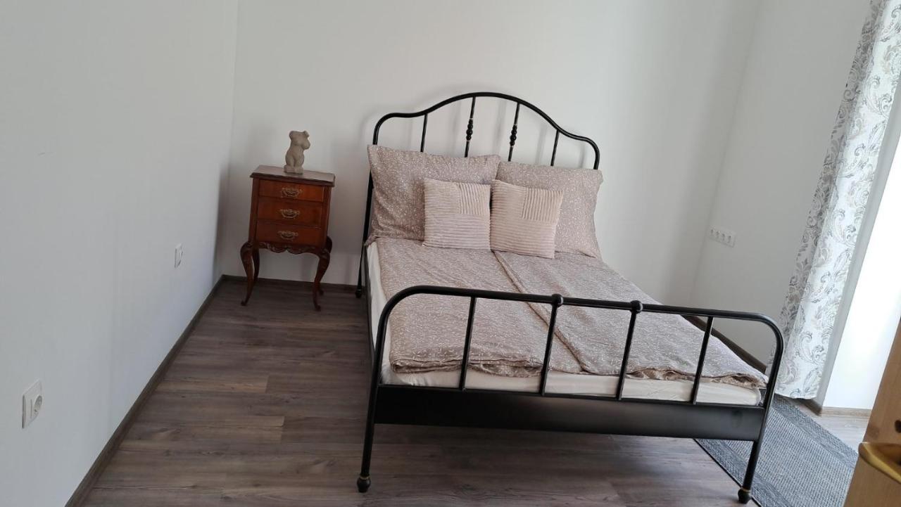 Castellum Apartman Hotel Keszthely Ngoại thất bức ảnh